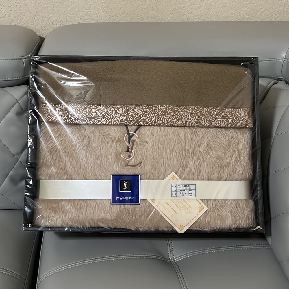 YSL blanket - Picture 10 of 11